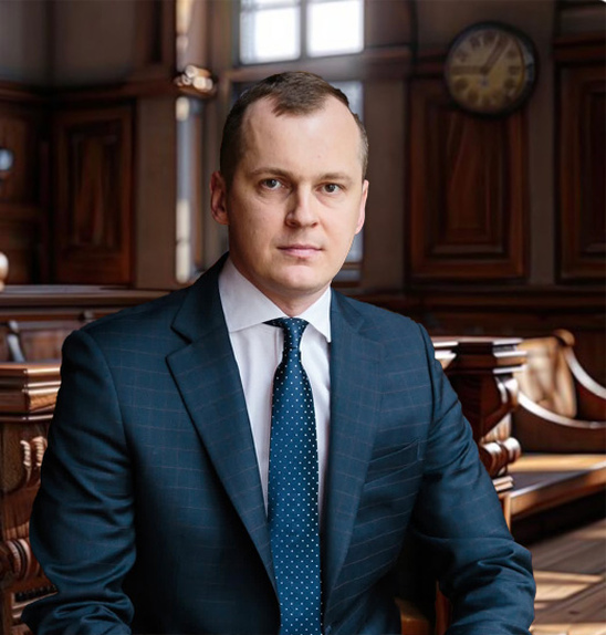 Чумак Роман Васильович. Адвокат. Доктор Філософії з Права. Засновник Адвокатського Об'єднання. Керуючий Партнер. Земельне право, операції з нерухомістю, будівництво, агробізнес. Інші питання Правового поля.